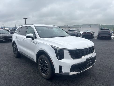 Used 2024 Kia Sorento S AWD/4WD image 1