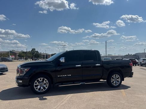 Used 2020 Nissan Titan SL w/ Moonroof Package RWD image 12