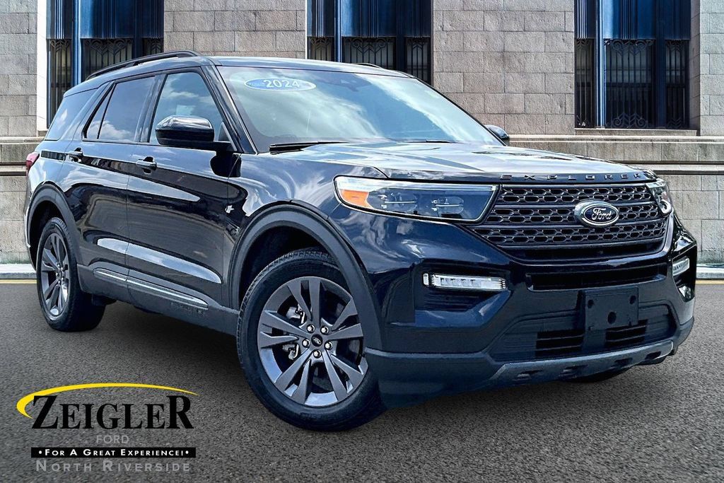 Certified 2024 Ford Explorer XLT w/ Equipment Group 202A AWD/4WD image 1