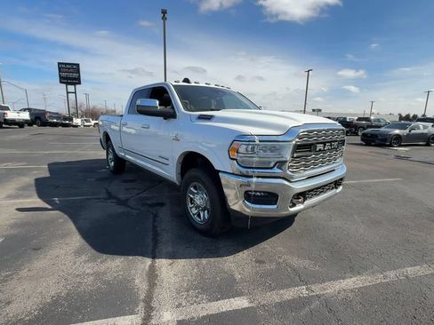 Used 2022 RAM 2500 Limited AWD/4WD image 2