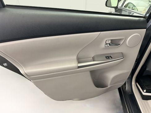 Used 2017 Toyota Prius V Five w/ Advanced Technology Package image 28