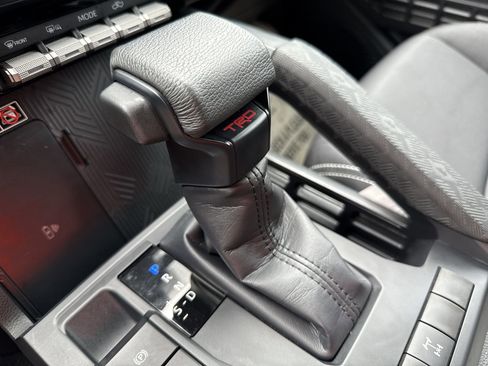 Certified 2024 Toyota Tacoma TRD Off-Road w/ TRD Off Road Upgrade Package AWD/4WD image 22