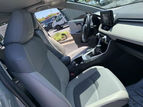 Used 2020 Toyota RAV4 XLE Premium FWD image 14