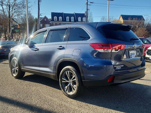 Used 2019 Toyota Highlander LE image 6