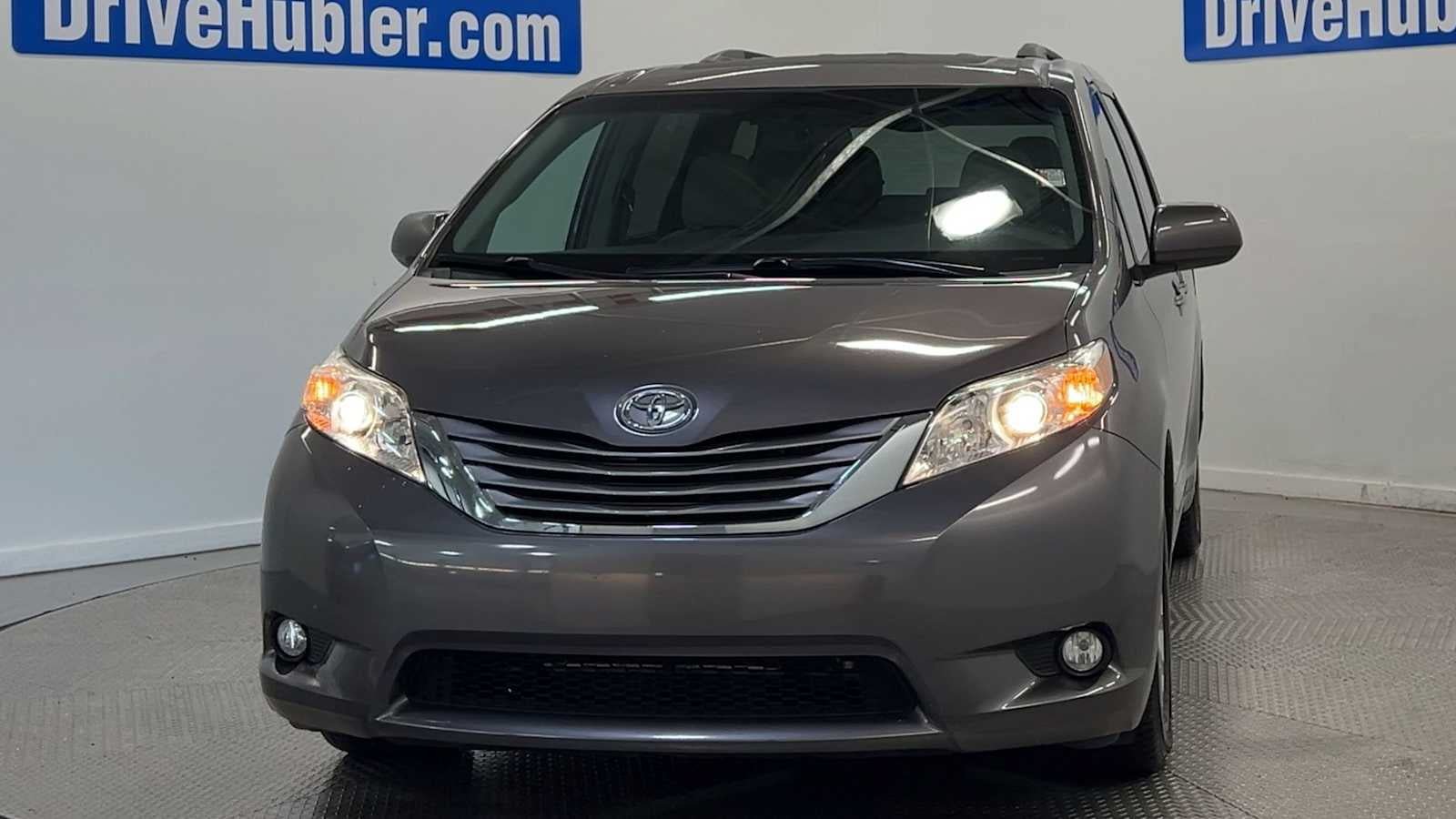Used 2015 Toyota Sienna XLE FWD image 3