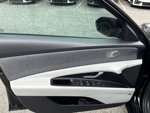 New 2026 Hyundai Elantra Limited image 9