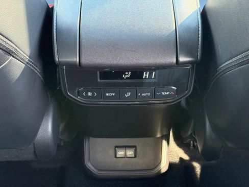 Certified 2024 Toyota Highlander XLE image 19