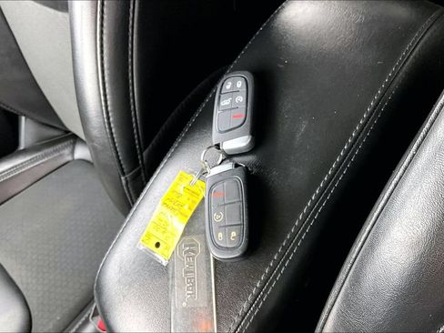 Used 2021 Jeep Cherokee Latitude Plus AWD/4WD image 10