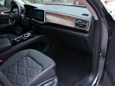 Certified 2025 Volkswagen Atlas SE image 25