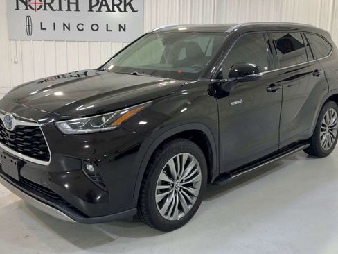 Used 2020 Toyota Highlander Platinum image 5