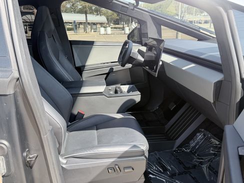 Used 2025 Tesla Cybertruck AWD Crew Cab image 46