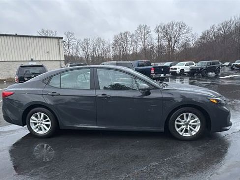 Used 2025 Toyota Camry LE image 28
