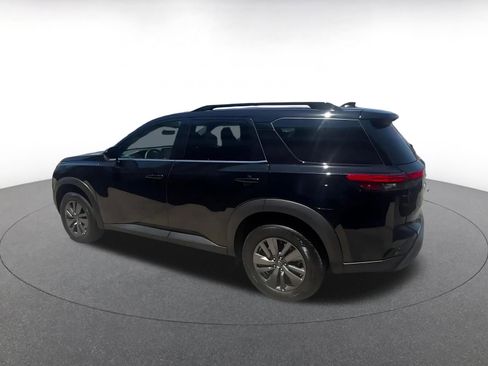 Used 2025 Nissan Pathfinder SV FWD image 15
