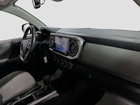 Used 2020 Toyota Tacoma SR5 AWD/4WD image 27