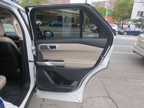 Used 2020 Ford Explorer XLT w/ Equipment Group 202A AWD/4WD image 36