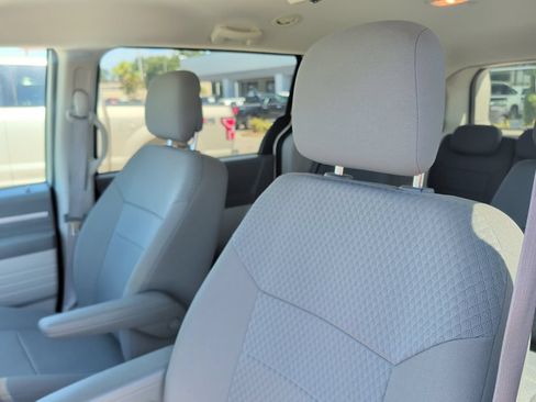 Used 2010 Dodge Grand Caravan Hero w/ Popular Equipment Group FWD image 7