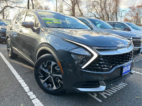 Used 2023 Kia Sportage EX image 2