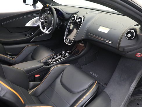 Used 2023 McLaren GT RWD image 26