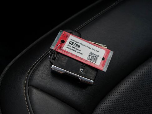 Used 2021 GMC Canyon Denali image 27