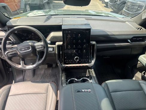 Used 2025 GMC Yukon XL AT4 w/ AT4 Premium Package AWD/4WD image 14