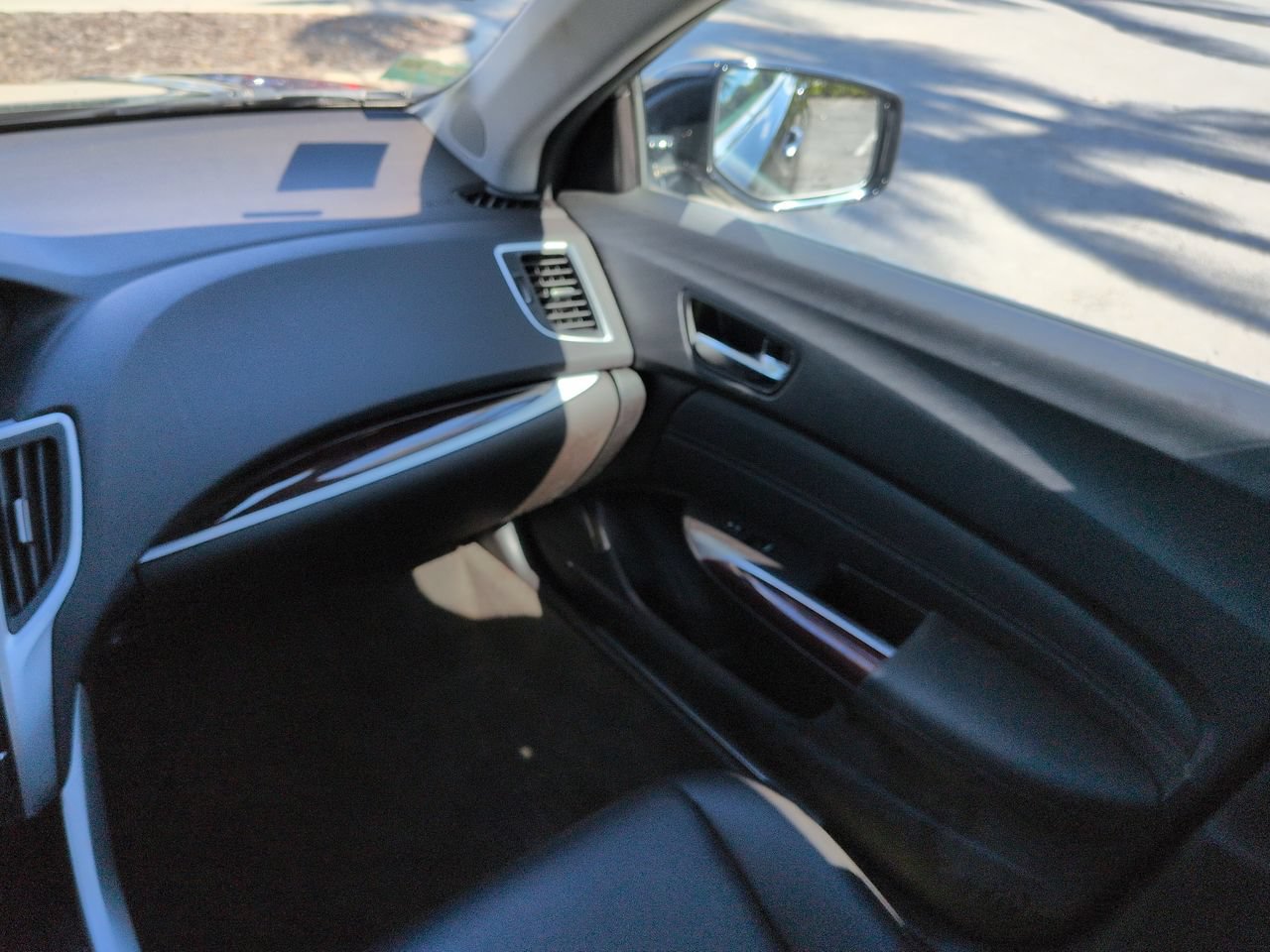 Used 2017 Acura TLX FWD image 17