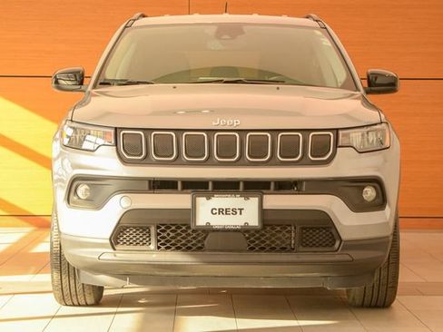 Used 2022 Jeep Compass Latitude image 2