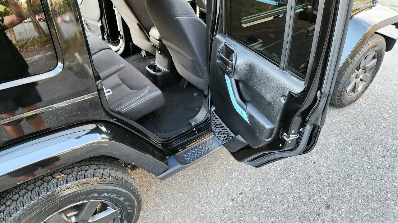 Used 2015 Jeep Wrangler Unlimited Sahara AWD/4WD image 34