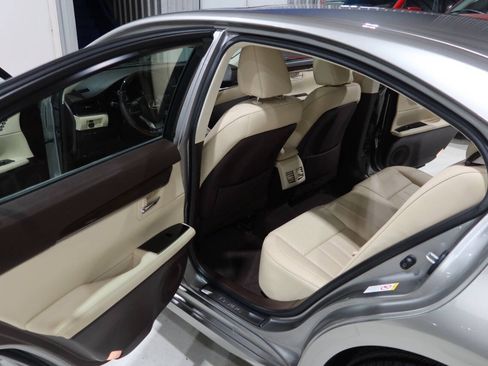 Used 2018 Lexus ES 350 w/ Luxury Package w/Wood Trim FWD image 16