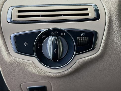 Used 2018 Mercedes-Benz C 300 4MATIC Sedan image 16