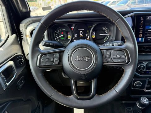Used 2024 Jeep Wrangler Unlimited AWD/4WD image 15