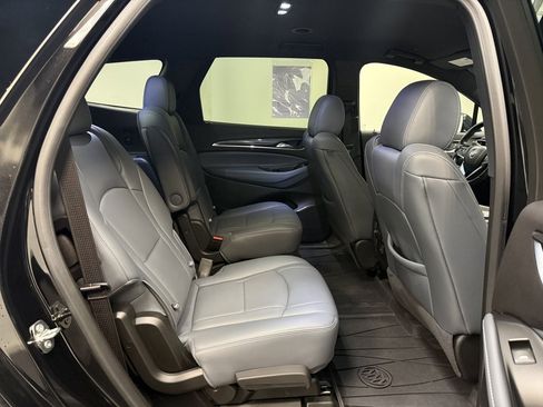 Used 2023 Buick Enclave Essence image 19