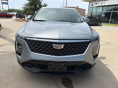 Used 2024 Cadillac XT4 Luxury w/ Cold Weather Package FWD image 6