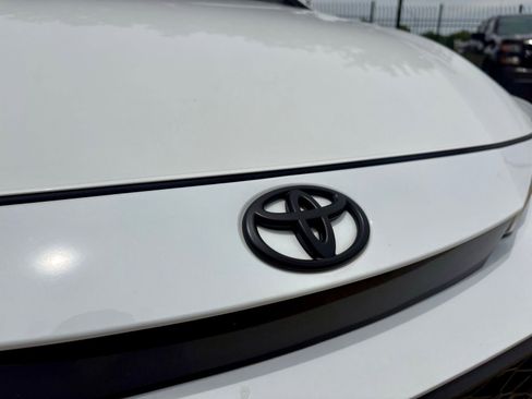 Used 2025 Toyota Corolla SE FWD image 8