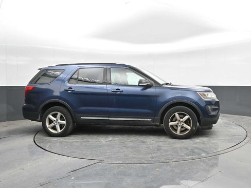 Used 2016 Ford Explorer XLT w/ Equipment Group 202A AWD/4WD image 9