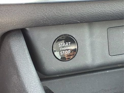 Used 2024 Nissan Rogue SV FWD image 10