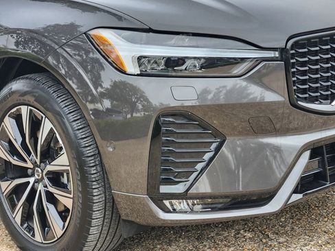 Used 2023 Volvo XC60 B5 Plus w/ Climate Package image 9