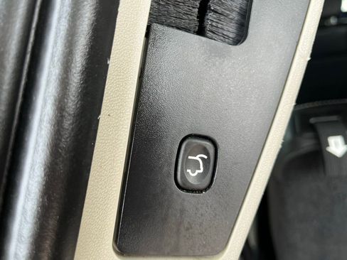 Used 2020 Dodge Grand Caravan SXT image 29