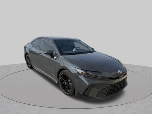 Used 2025 Toyota Camry SE FWD image 2