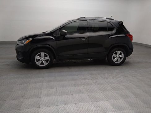 Used 2021 Chevrolet Trax LT w/ LT Convenience Package FWD image 2