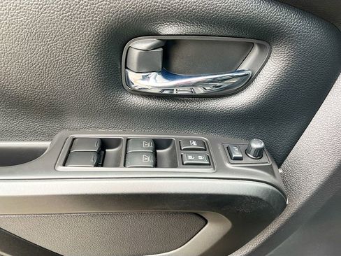 Used 2021 Nissan Titan PRO-4X w/ Pro-4x Convenience Package image 16