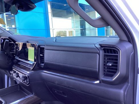 Used 2024 Chevrolet Silverado 2500 LT image 16