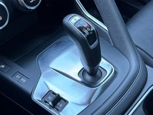 Used 2020 Jaguar E-PACE SE image 26