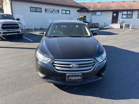 Used 2016 Ford Taurus SE FWD image 8