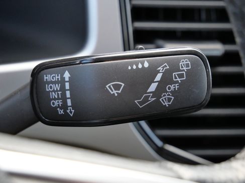 Certified 2023 Volkswagen Atlas SEL R-Line image 33