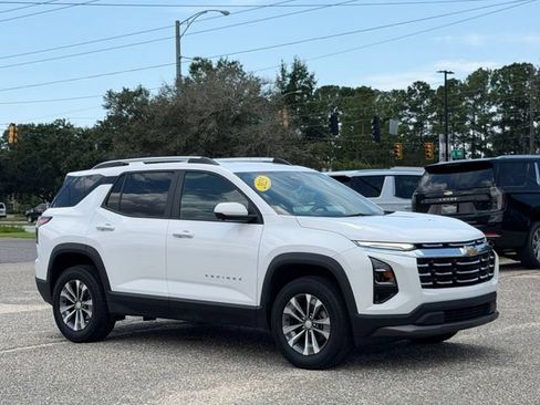 Used 2025 Chevrolet Equinox LT w/ Convenience Package II FWD image 6