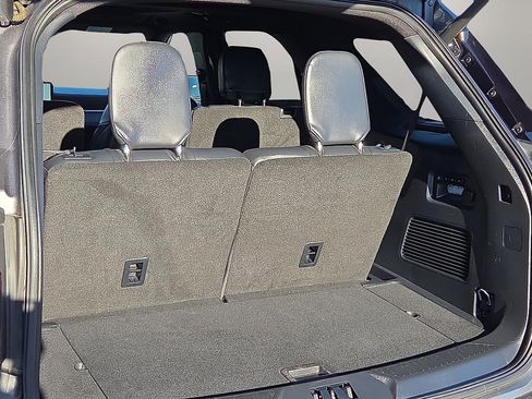 Used 2025 Ford Explorer ST image 8