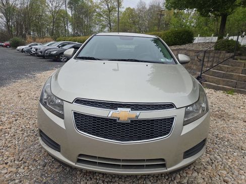 Used 2014 Chevrolet Cruze LT FWD image 2