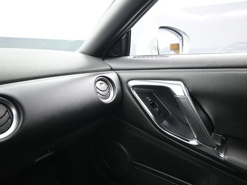 Used 2011 Nissan GT-R Premium AWD/4WD image 17
