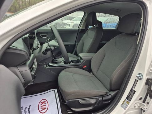 Used 2025 Kia K4 LX image 9