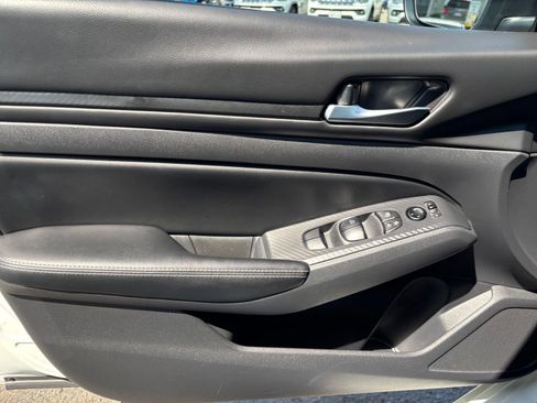 Used 2025 Nissan Altima 2.5 SV FWD image 18